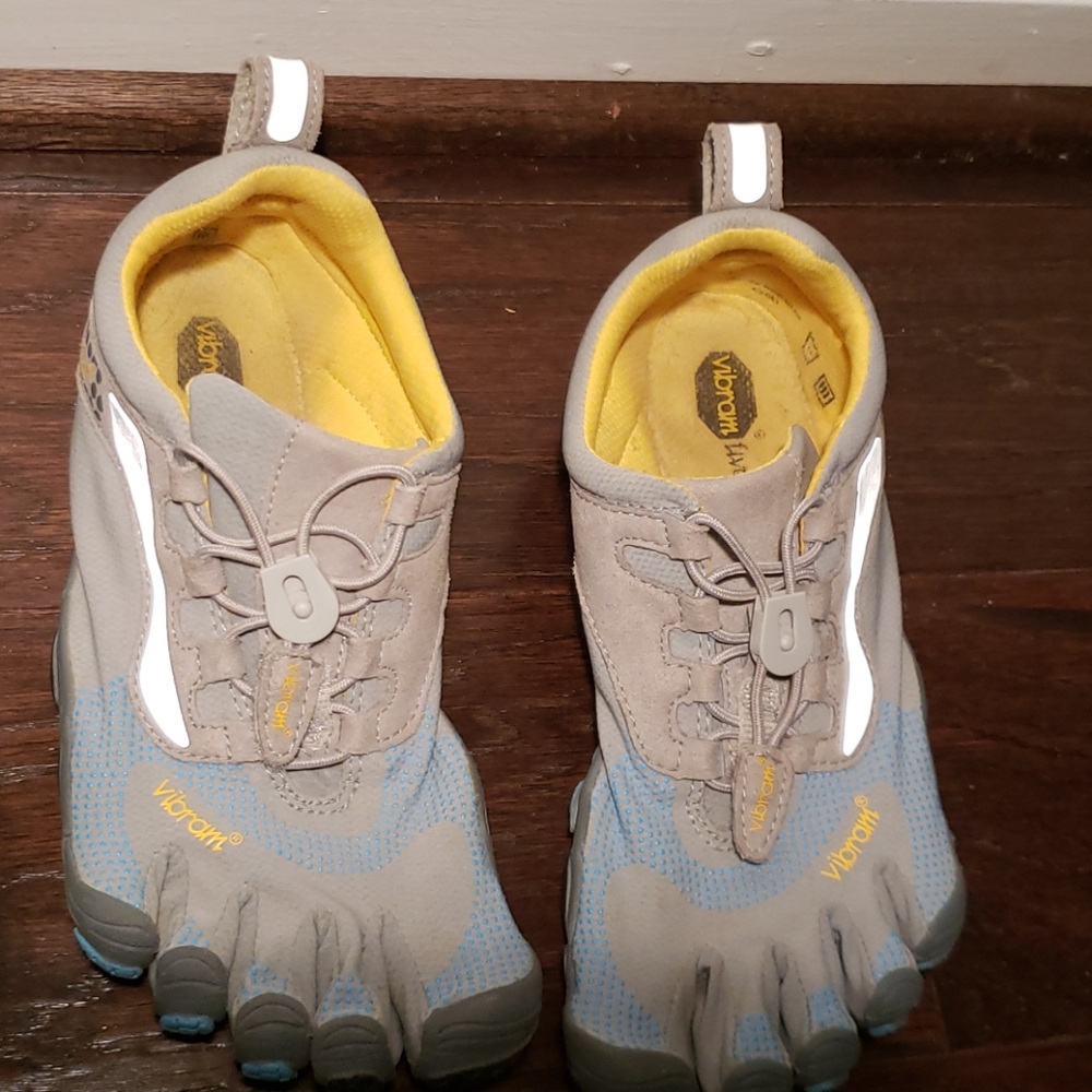 Wome's Vibram Bikila 5 toe running shoe